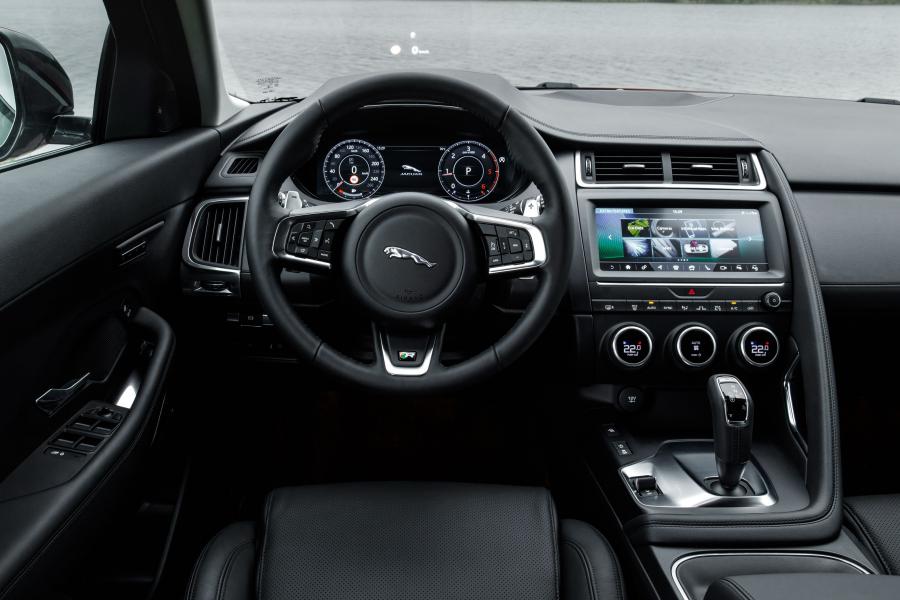 Торпедо Jaguar E-Pace D240 AWD 2017 года  (WW) (фото 24 из 40)